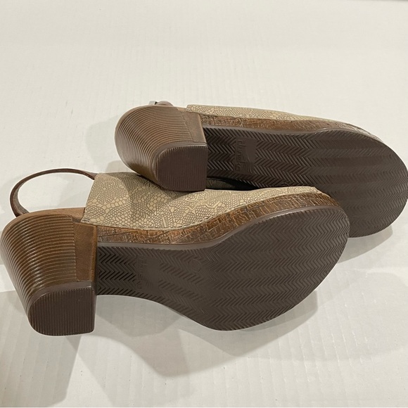 DANSKO Reggie Nubuck Taupe Lace| Peep Toe Clogs Slingback Size 39 | Heel 3-1/2” - Picture 3 of 5